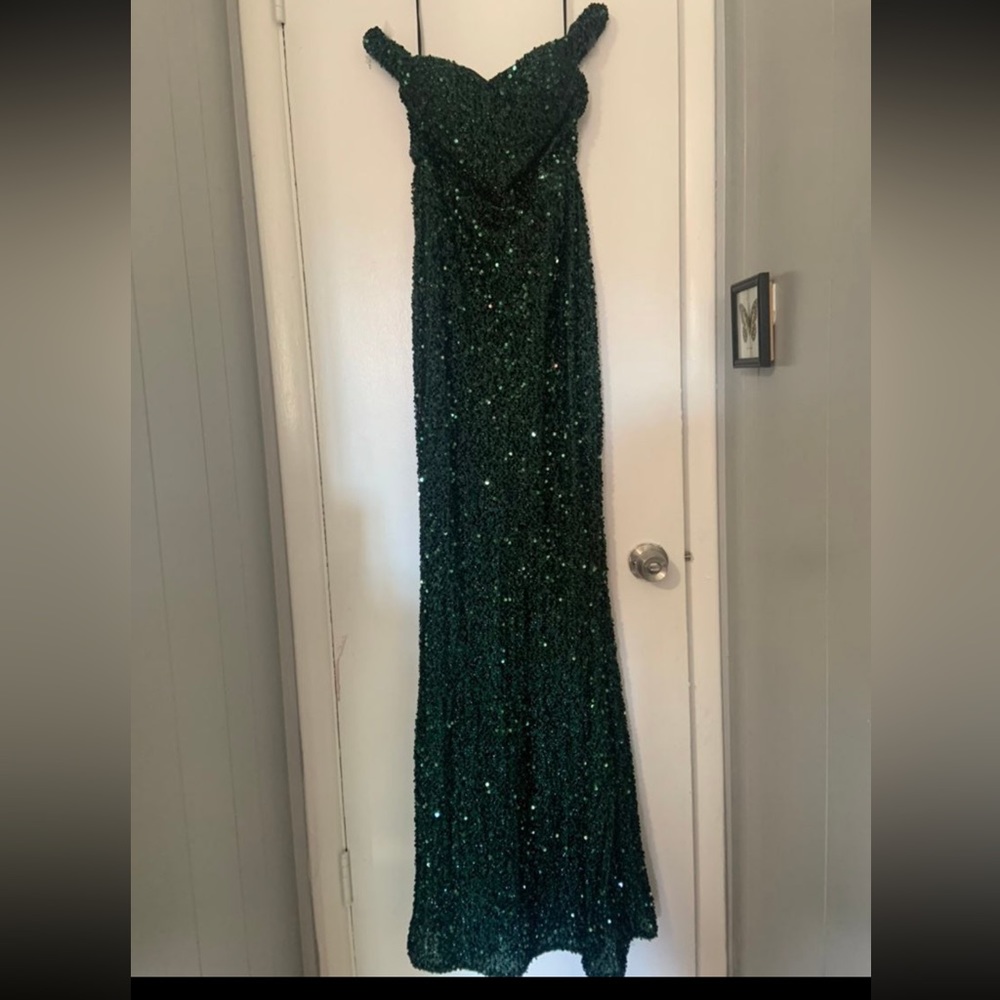 NWT Emerald green sequin off should formal gown size M!
